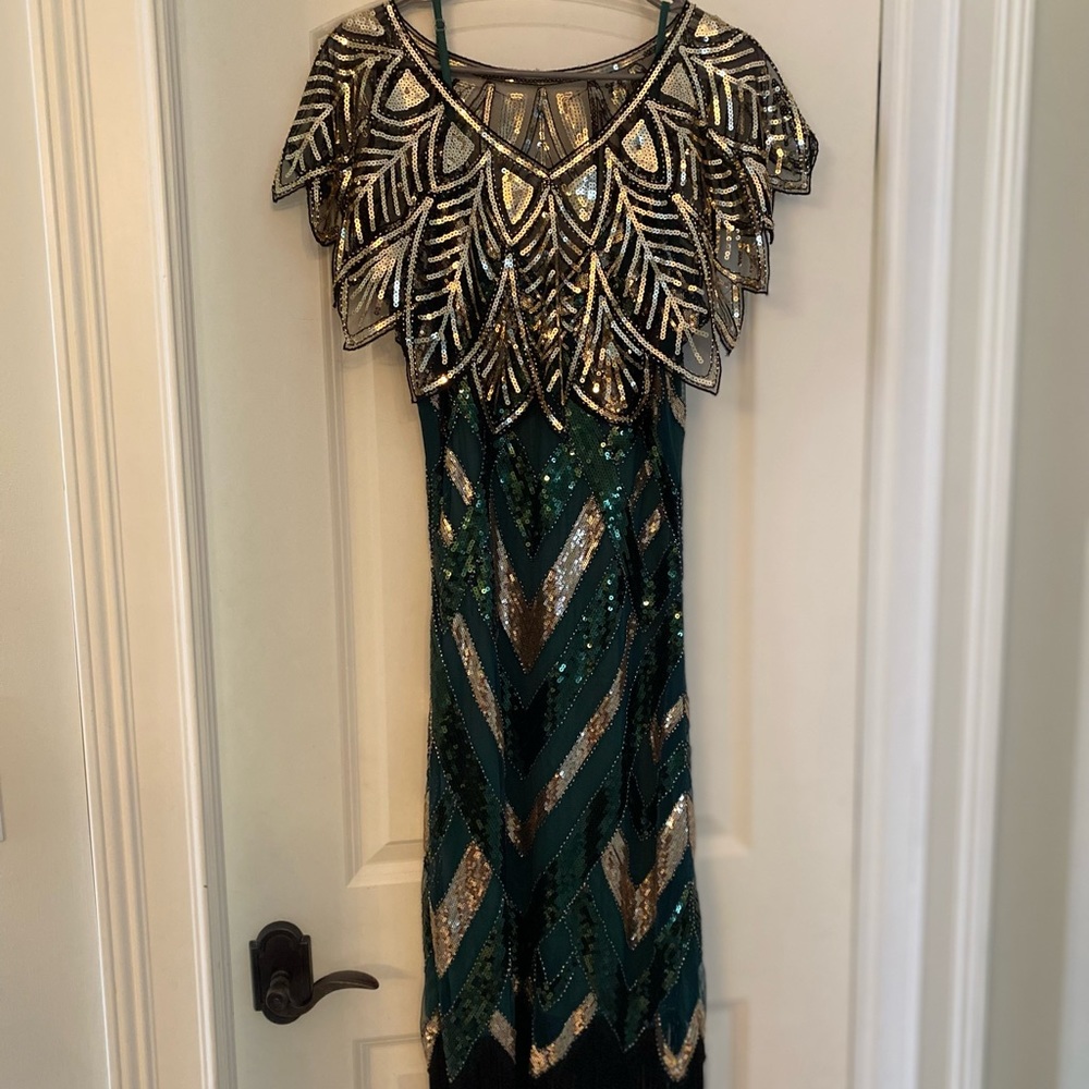 1920s era dress with capelet and headpiece
